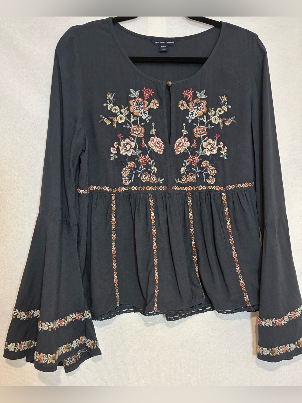 ✿ American Eagle Boho Floral Embroidered Bell Sleeve Peasant Top Size Medium